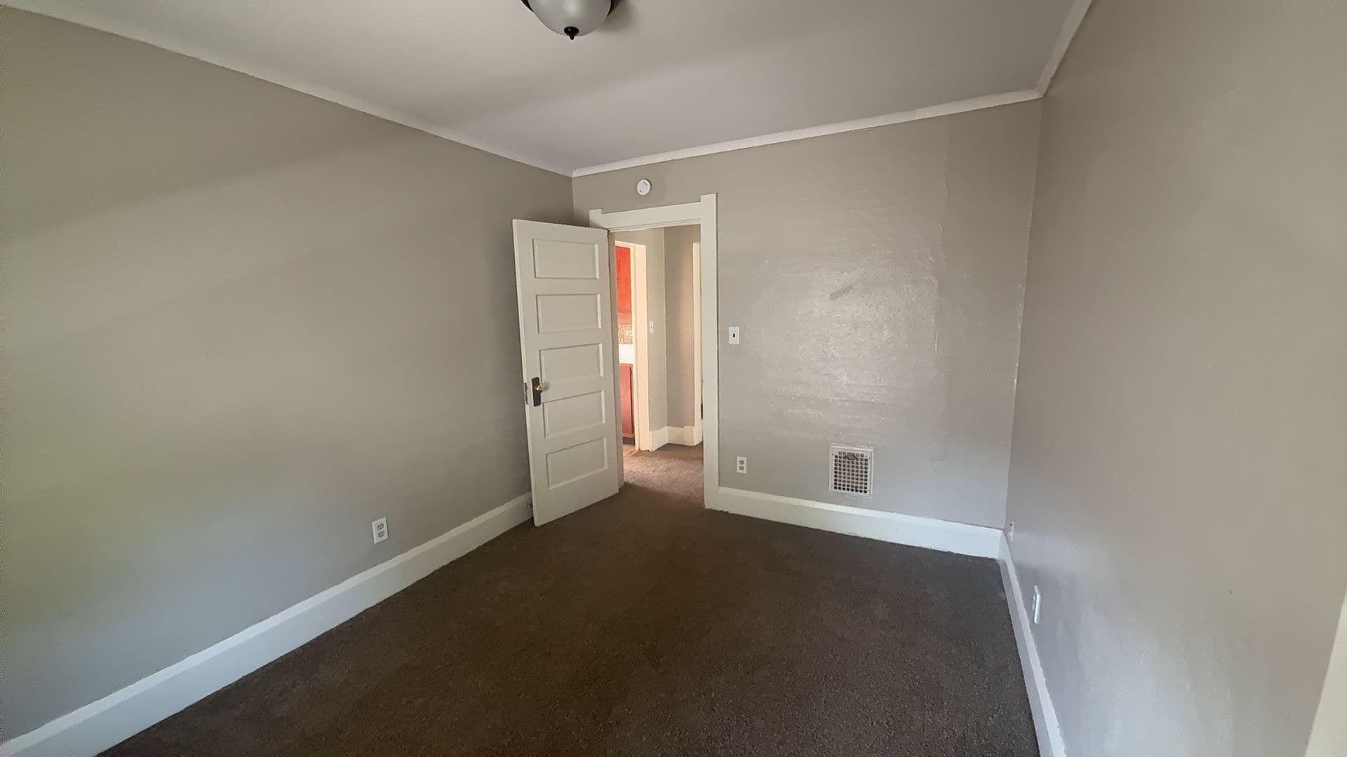 Toledo Apartment: 1027 Eleanor St