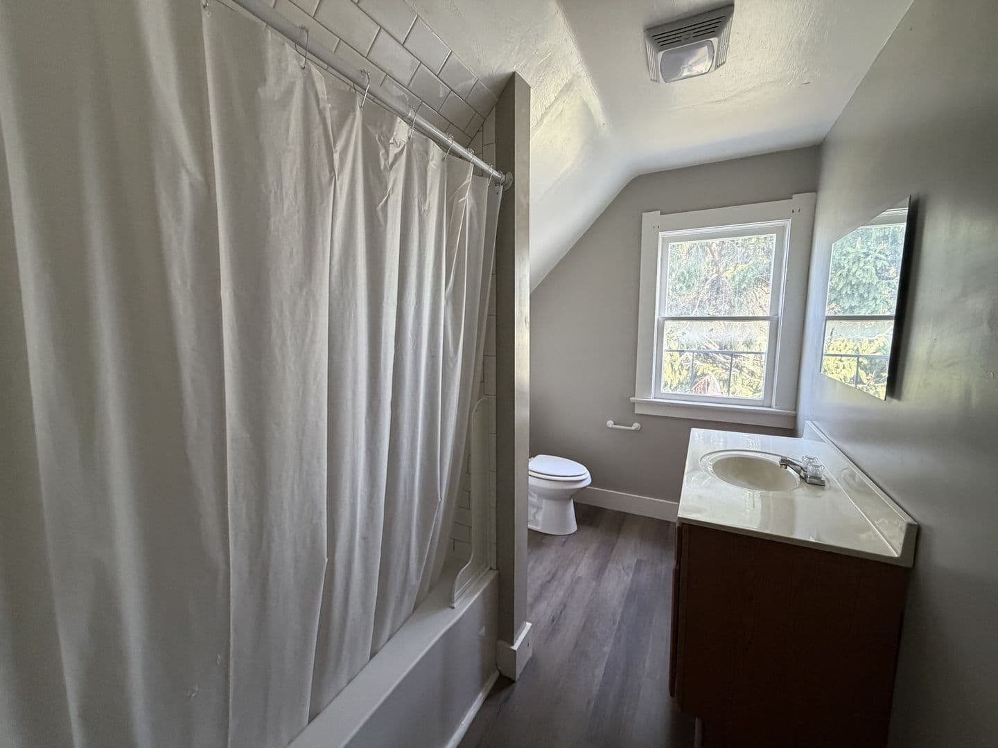 Toledo House: 3946 Burnham Ave