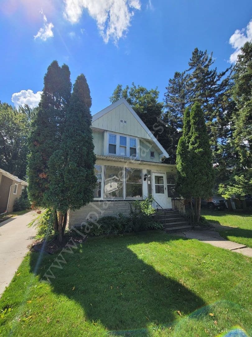 Toledo Apartment: 1027 Eleanor St