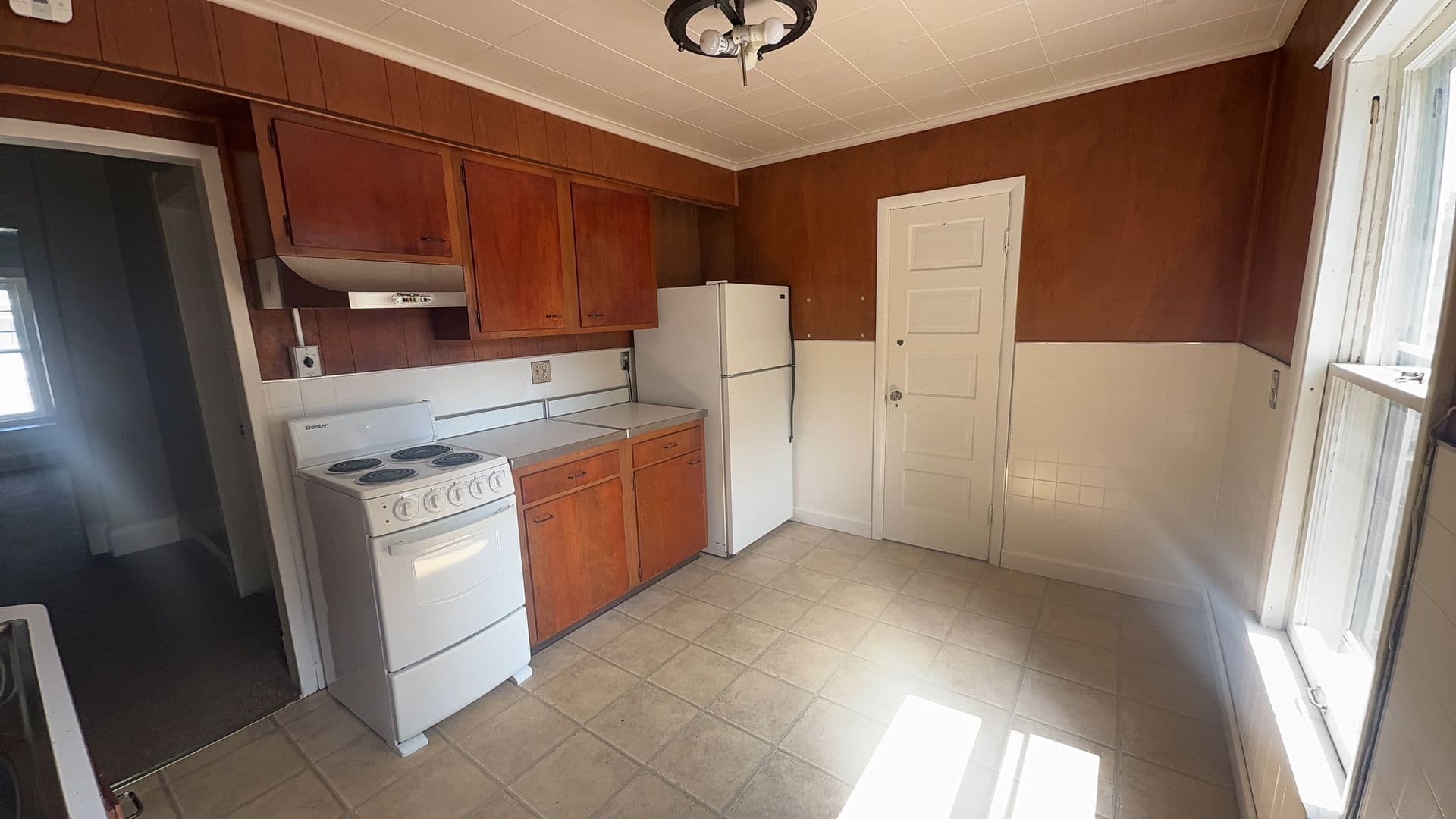Toledo Apartment: 1027 Eleanor St