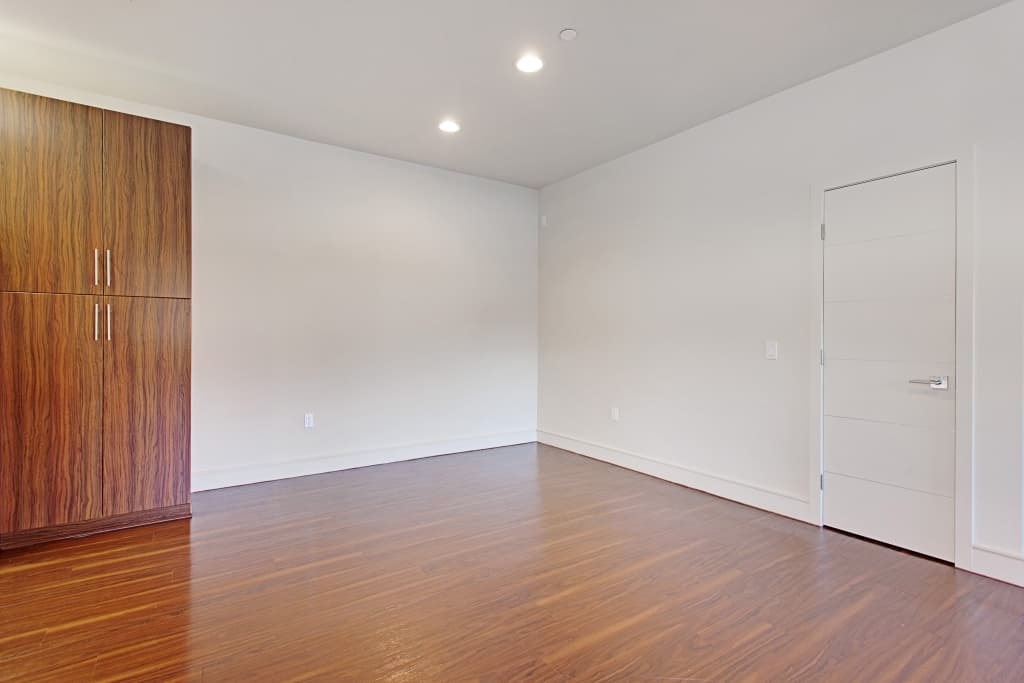 Thousand Oaks Apartment: 94- #4 N. Oakview Drive