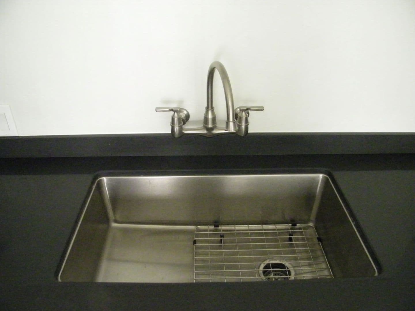 Los Angeles Apartment: 7013 Glasgow Avenue