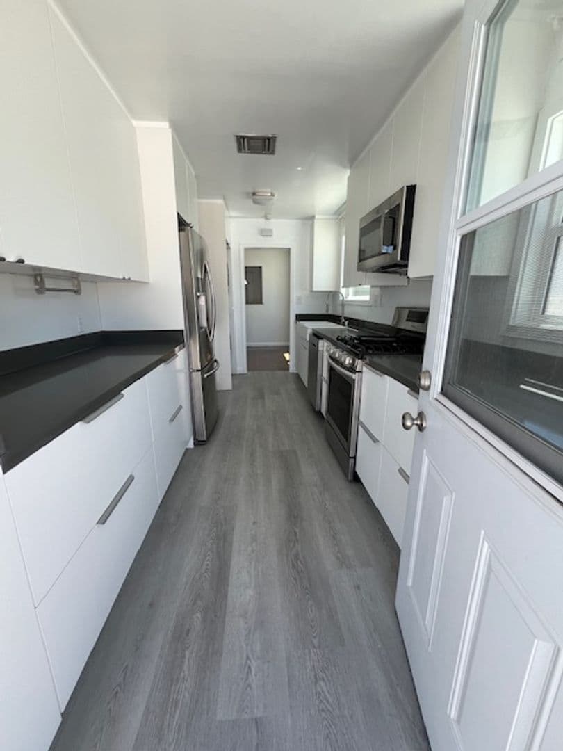 Van Nuys House: 14313 Collins St.