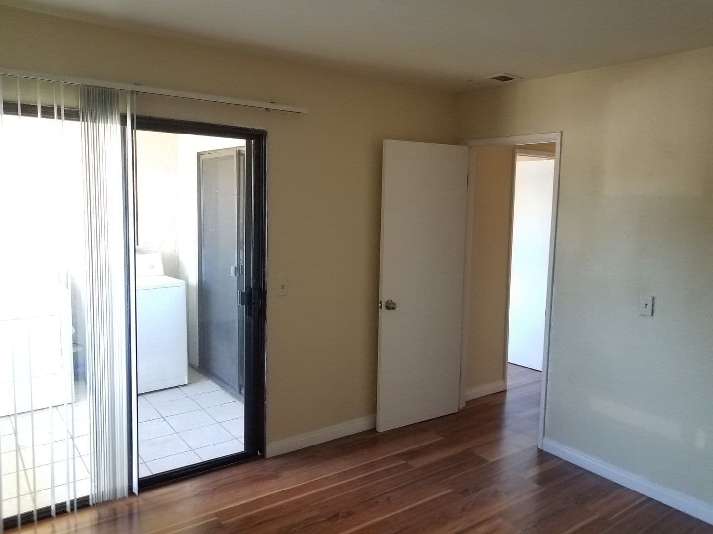 Anaheim Apartment: 301 E. Mills Dr.