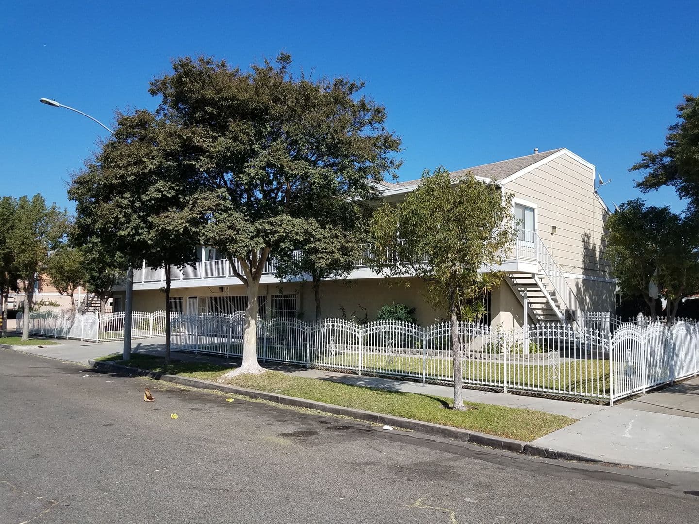 Anaheim Apartment: 301 E. Mills Dr.