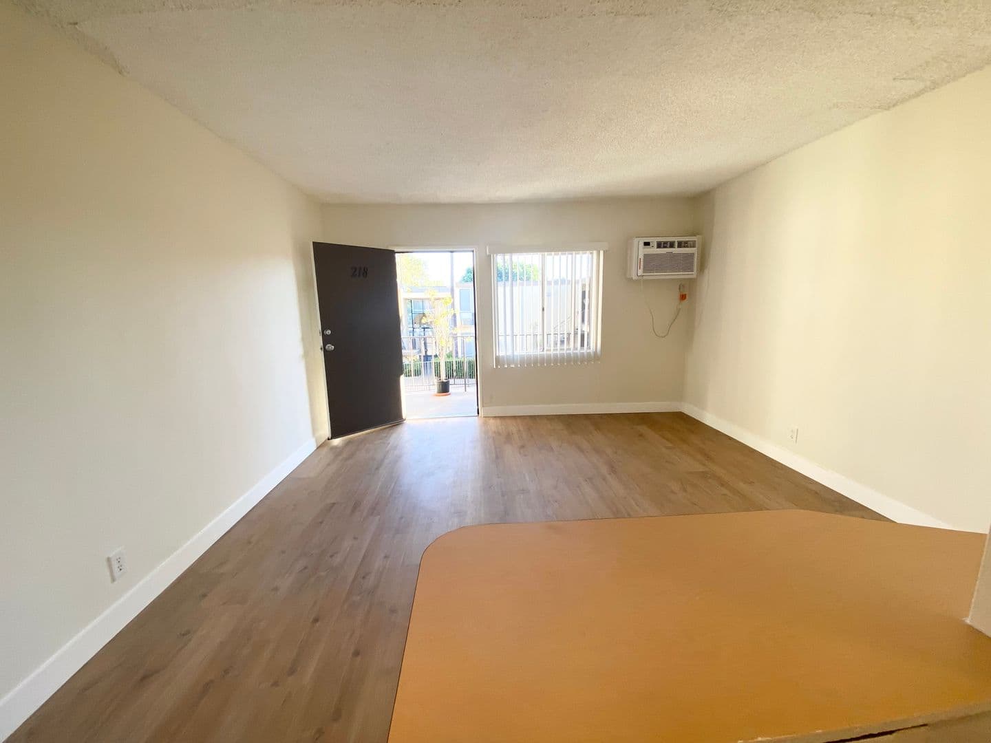 Canoga Park Apartment: 21707 Roscoe Blvd