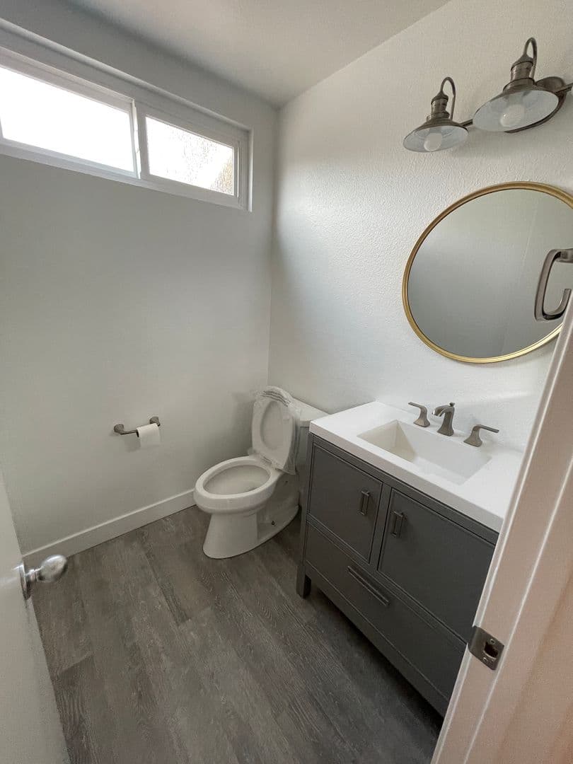 Tustin House: 16884 Donwest