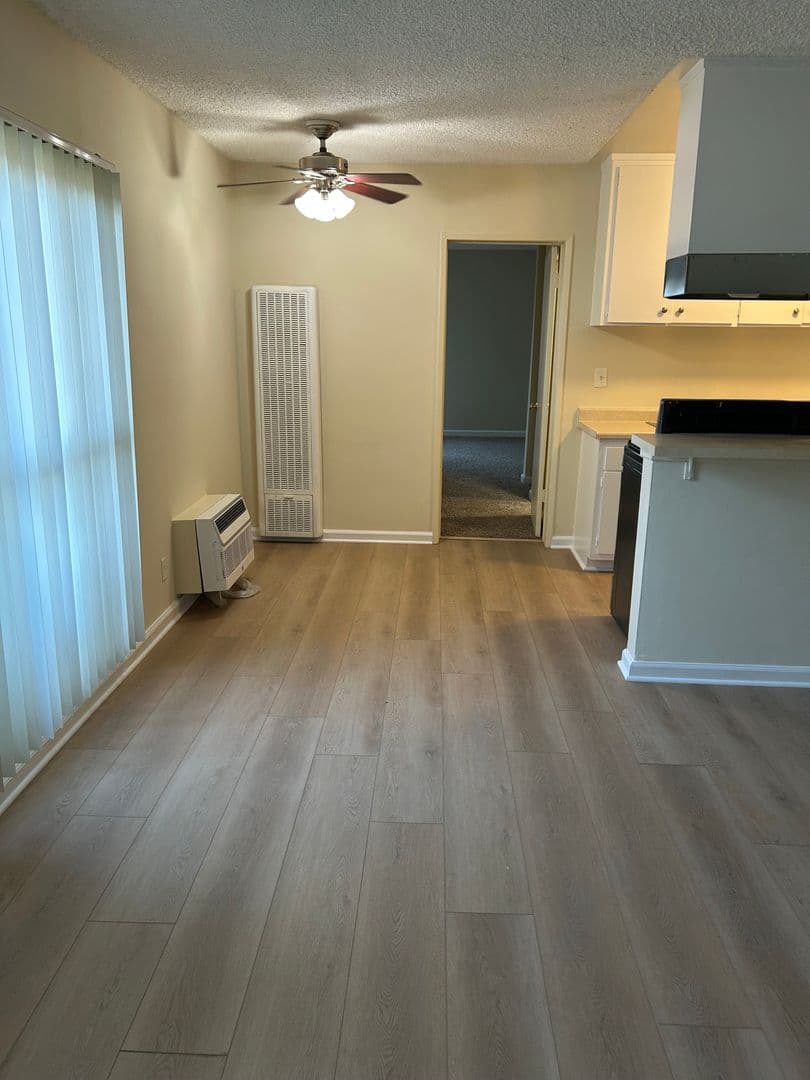 Northridge Apartment: 18550 Prairie St.