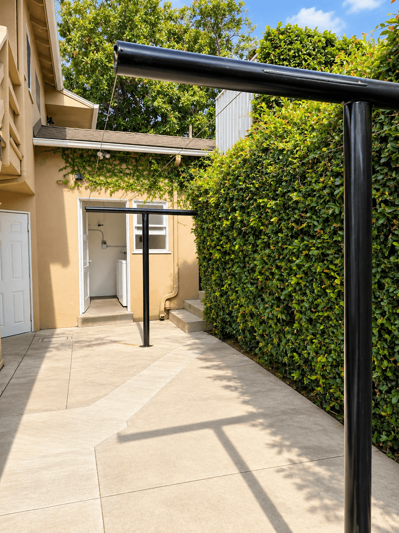 Glendale Apartment: 988 W. Glenoaks Blvd.