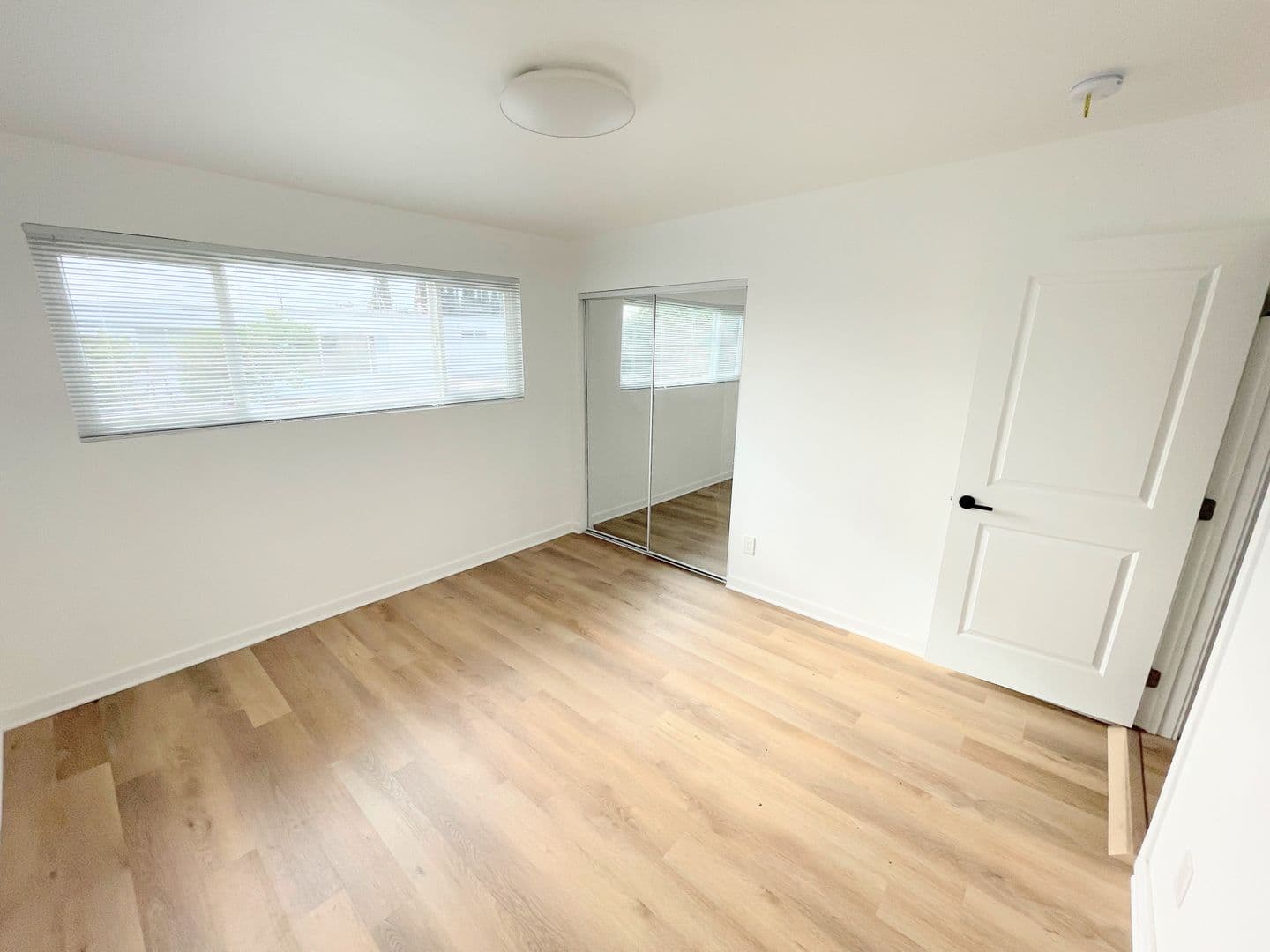 Los Angeles Apartment: 5347 Blackwelder Street