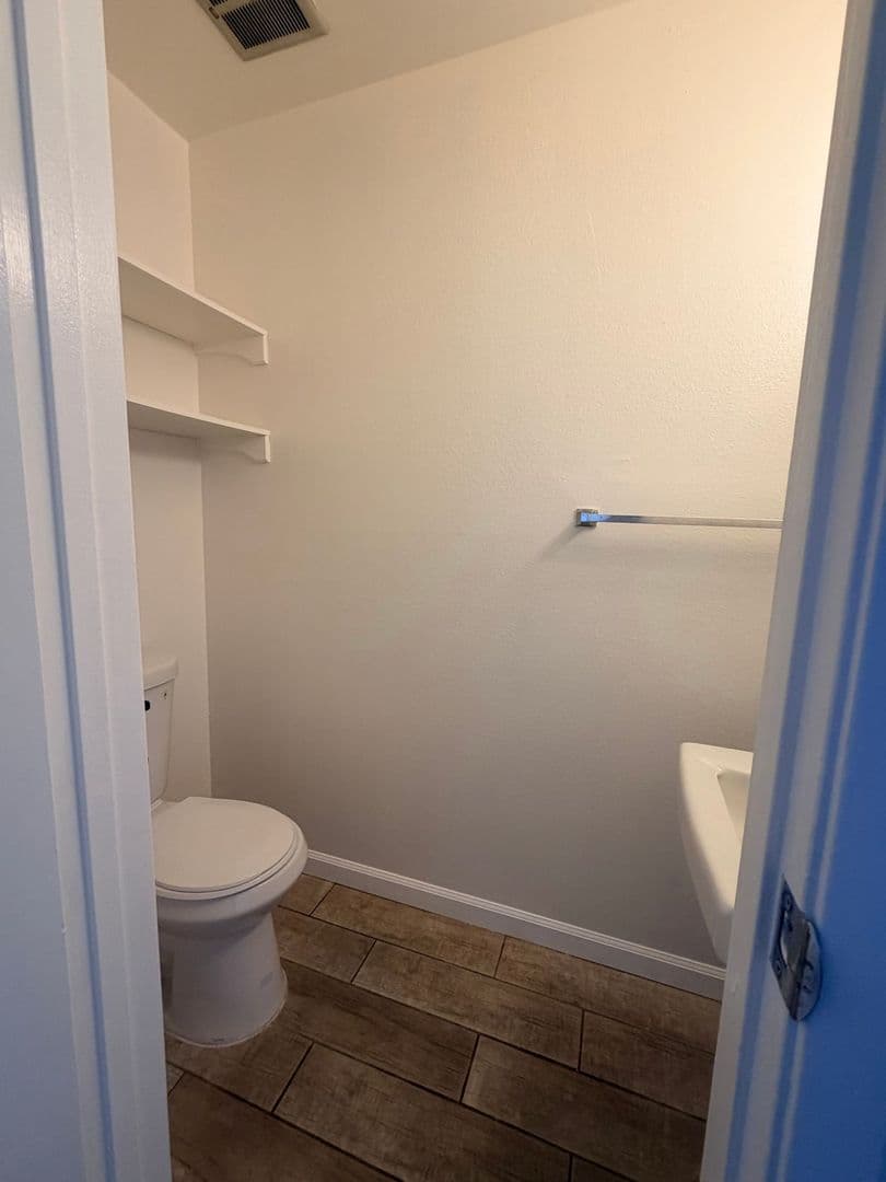 Shafter Apartment: 615 Kern St.
