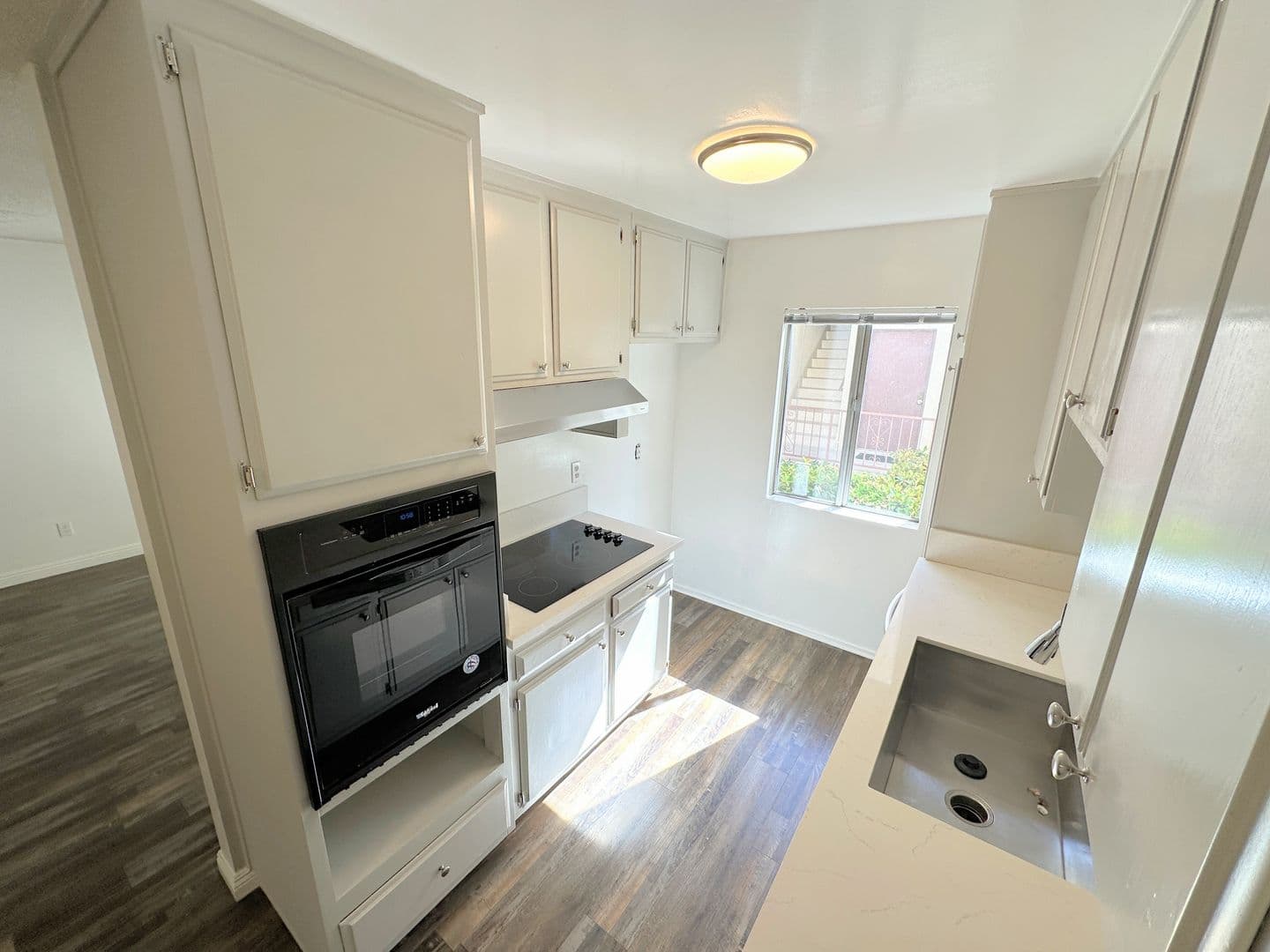 Sherman Oaks Apartment: 5035 Coldwater Canyon Ave.