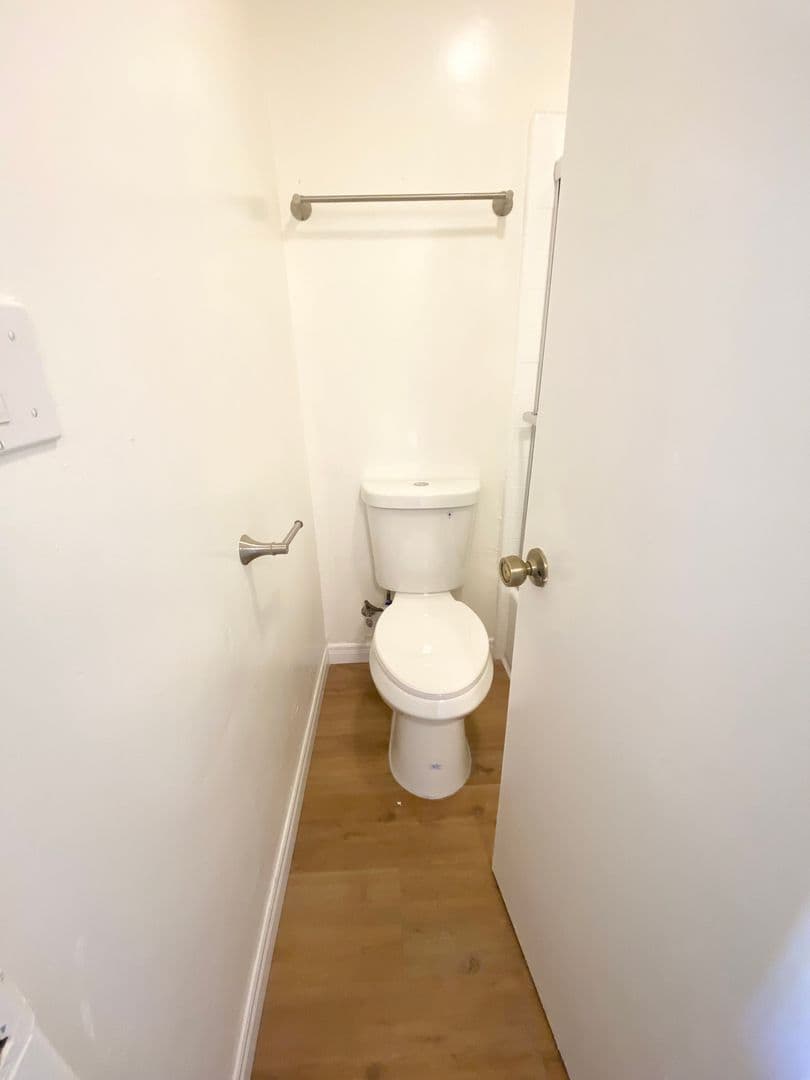 Canoga Park Apartment: 21707 Roscoe Blvd