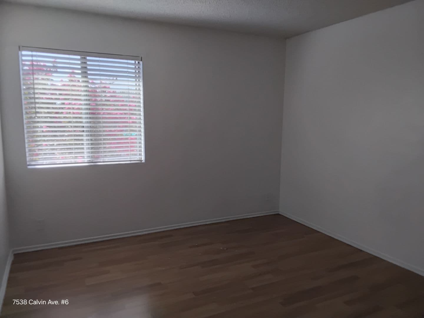 Reseda Apartment: 7538 Calvin Ave