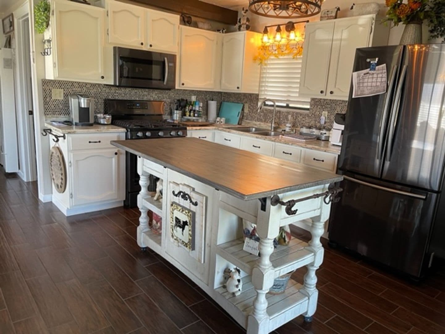 Tehachapi House: 24441 Oak Tree Court