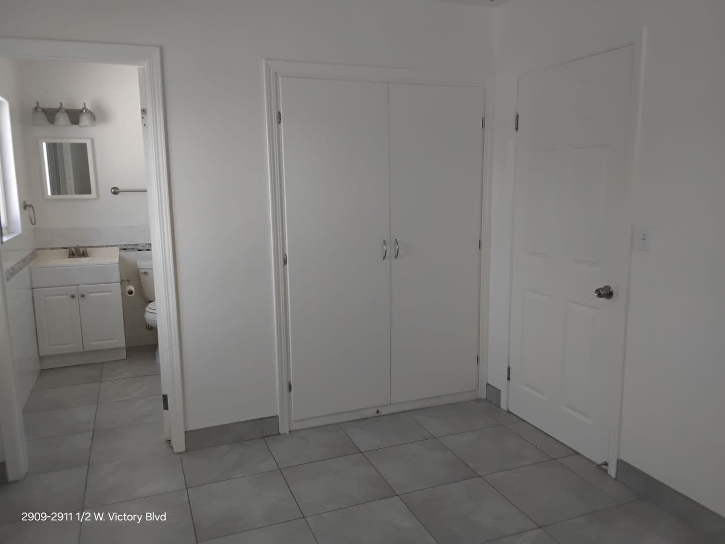 Burbank Apartment: 2909 W. Victory Blvd .