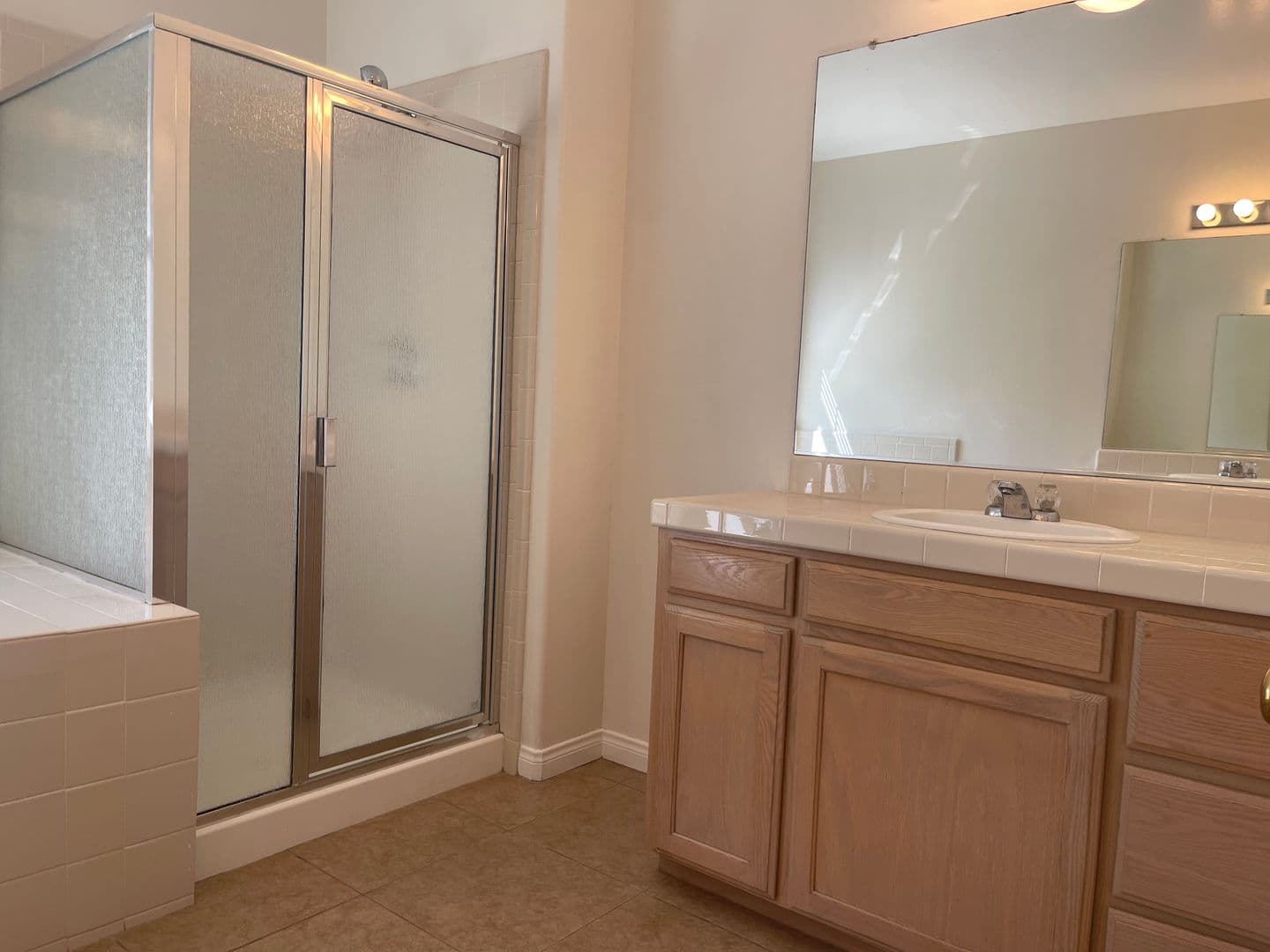 Bakersfield House: 11701 Valley Forge Way