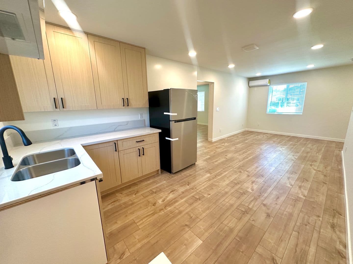 Los Angeles Apartment: 1412 1/2 N Hazard Ave
