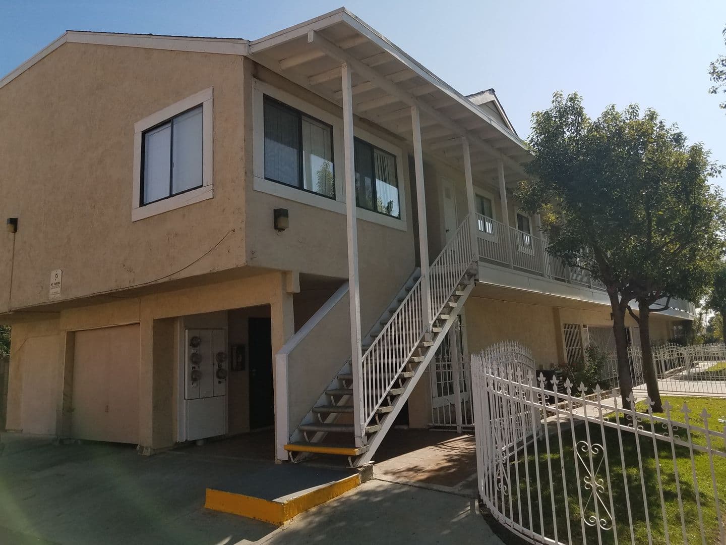 Anaheim Apartment: 301 E. Mills Dr.