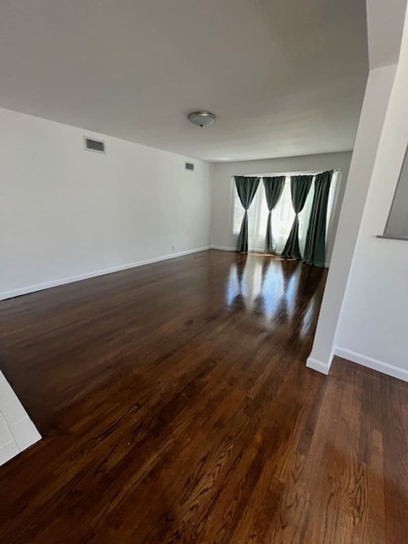 Van Nuys House: 14313 Collins St.