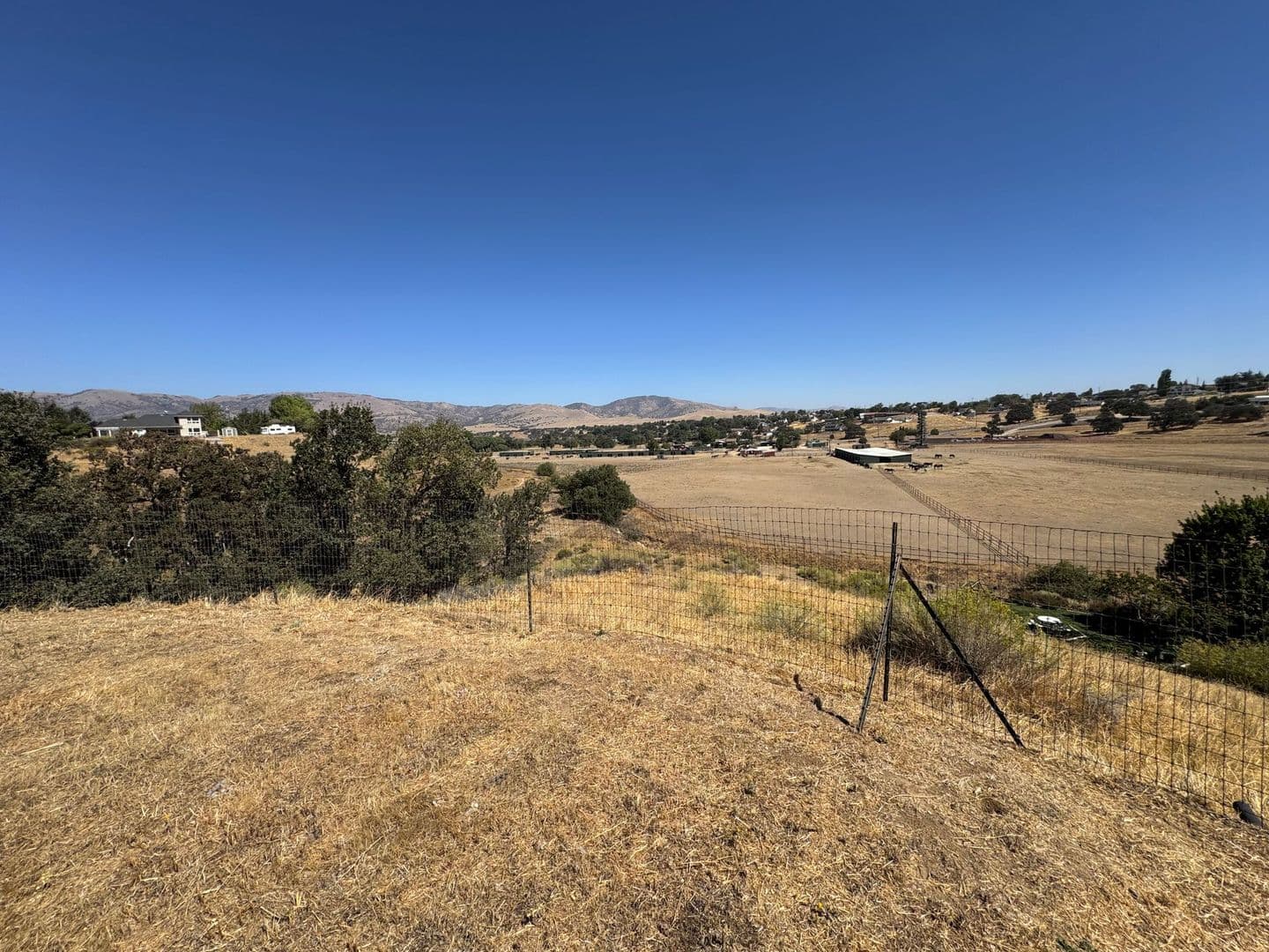 Tehachapi House: 22308 McCarthy Dr.