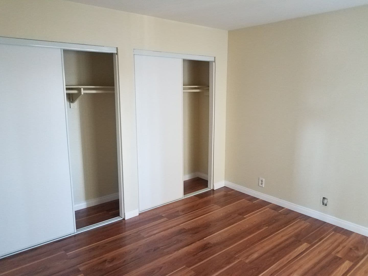 Anaheim Apartment: 301 E. Mills Dr.