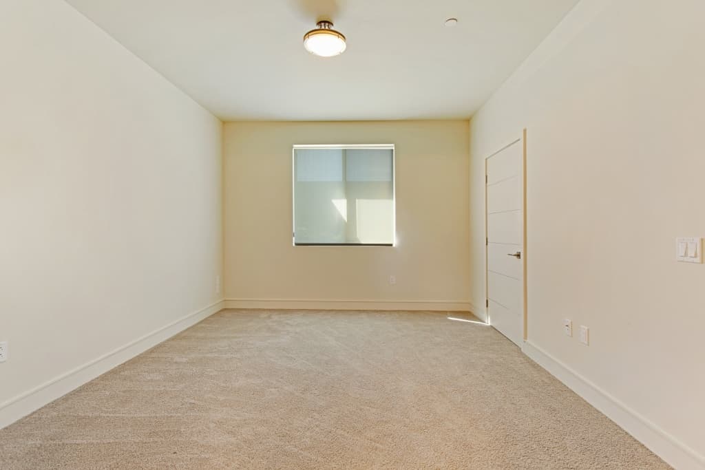 Thousand Oaks Apartment: 94- #4 N. Oakview Drive