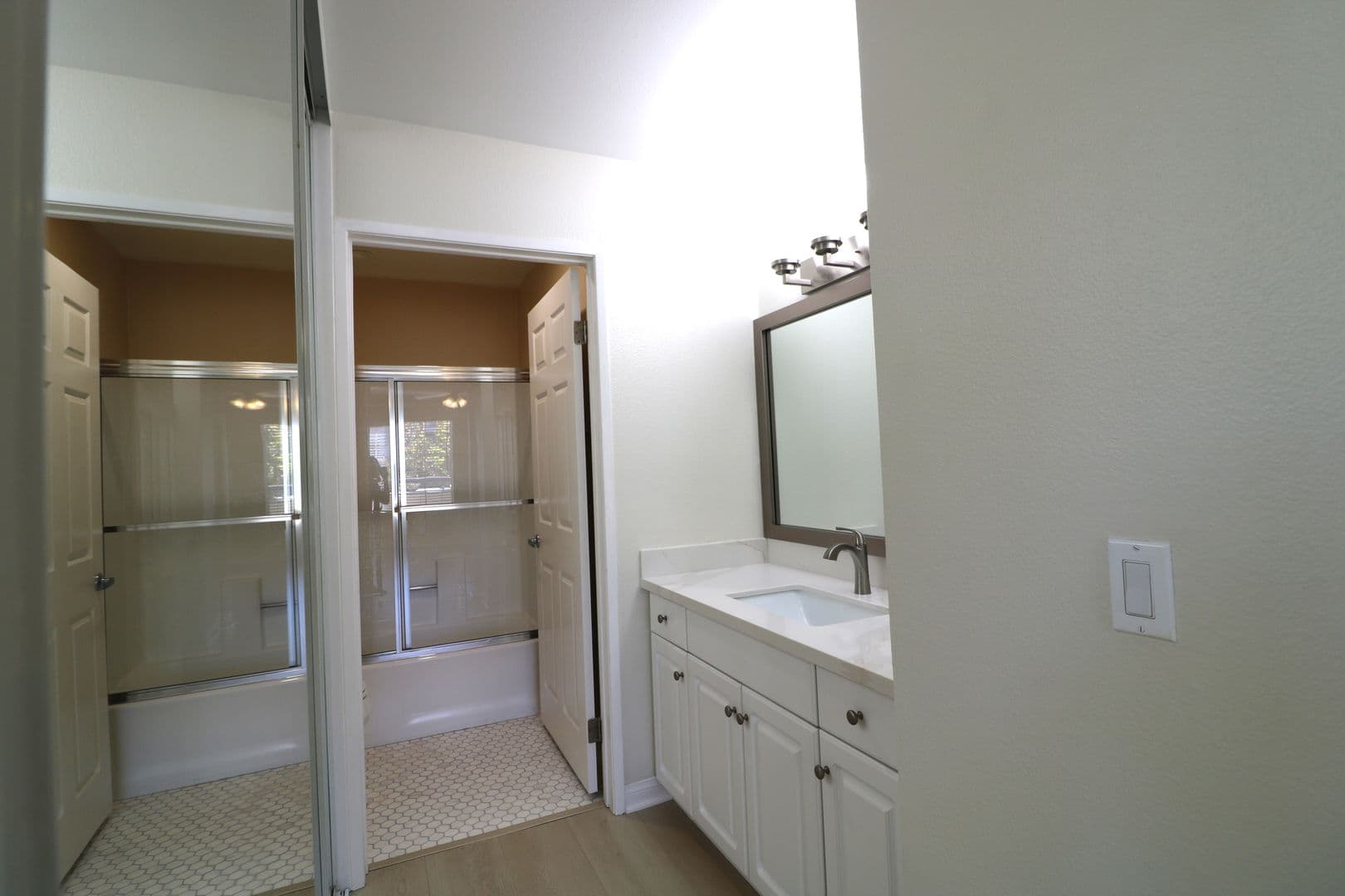 Woodland Hills Condo: 5545 Canoga Ave Unit 106