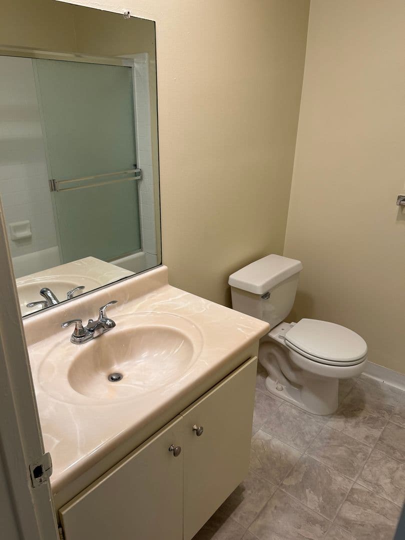 Northridge Apartment: 18550 Prairie St.
