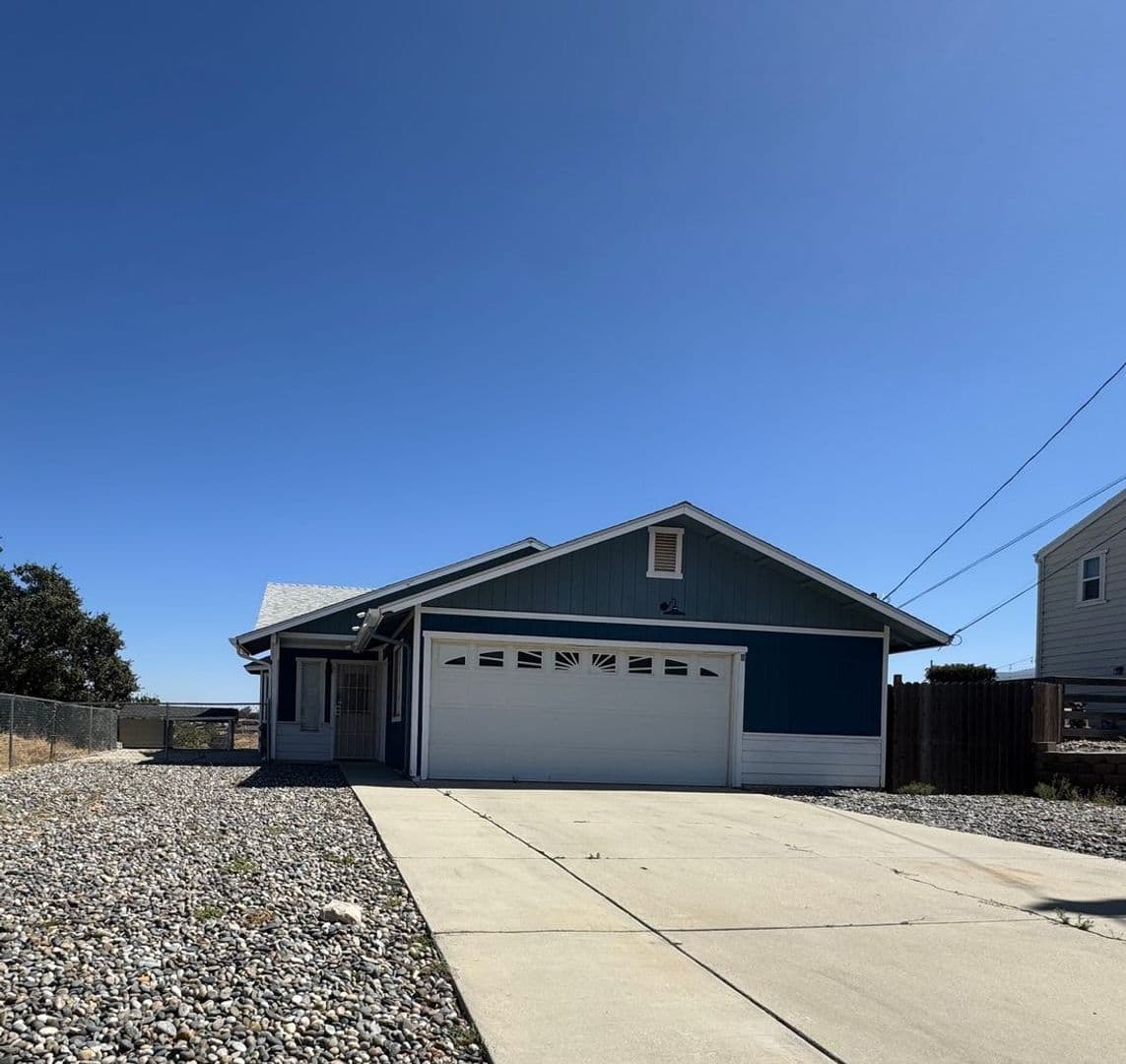 Tehachapi House: 22308 McCarthy Dr.