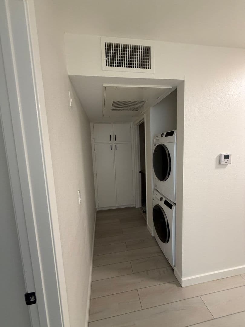 Van Nuys Apartment: 13925 Sherman Way