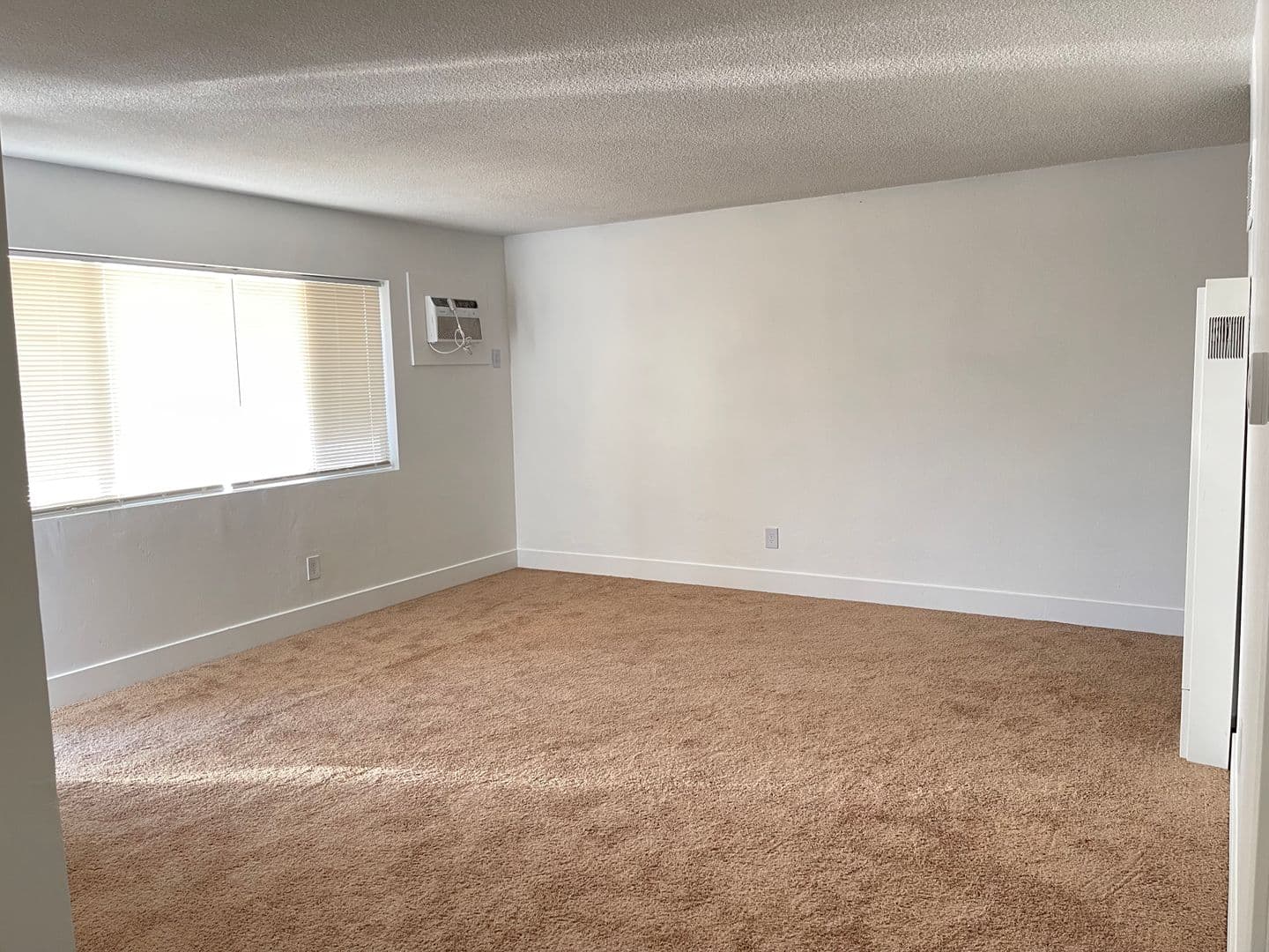Hemet Apartment: 319 S. Alessandro St.