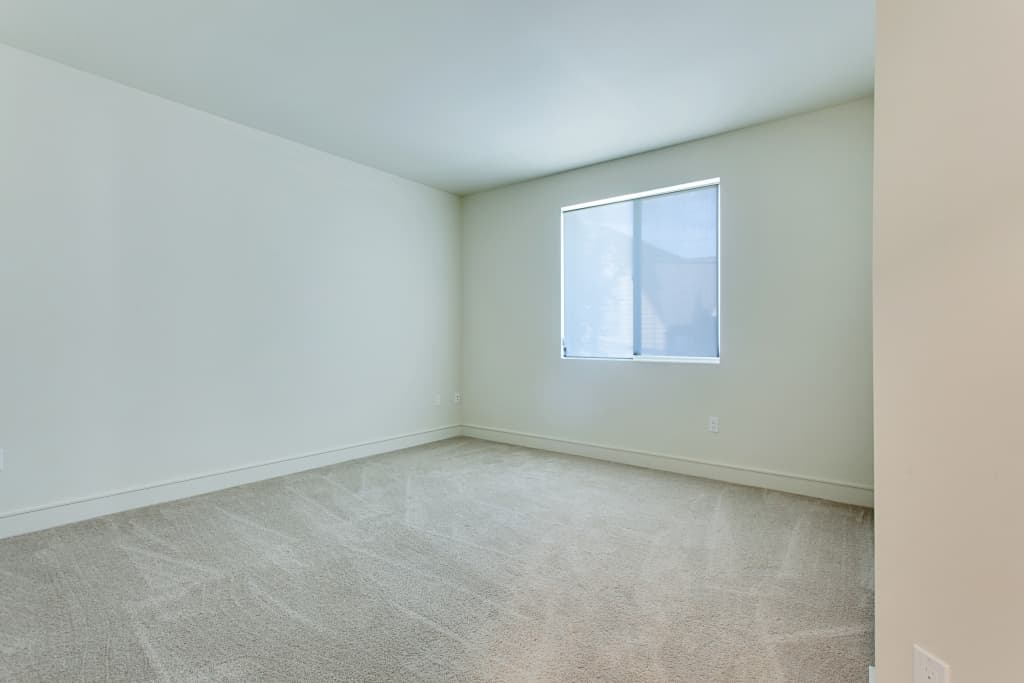Thousand Oaks Apartment: 94- #4 N. Oakview Drive