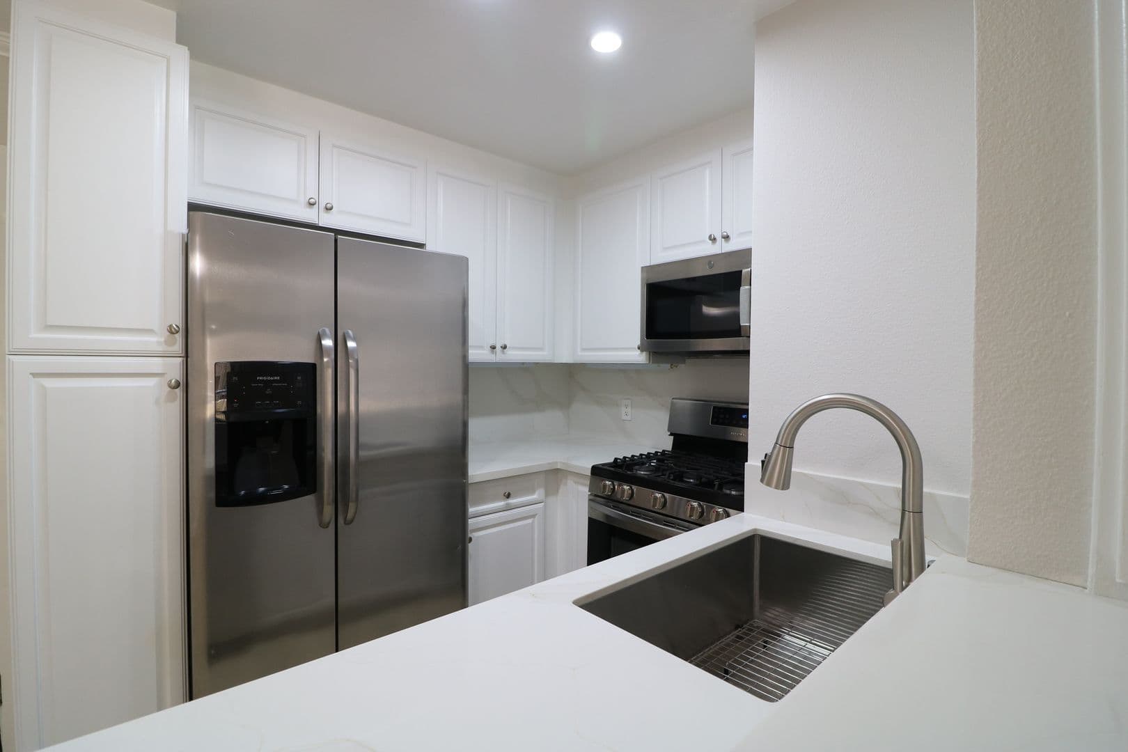Woodland Hills Condo: 21450 Burbank Blvd. #120