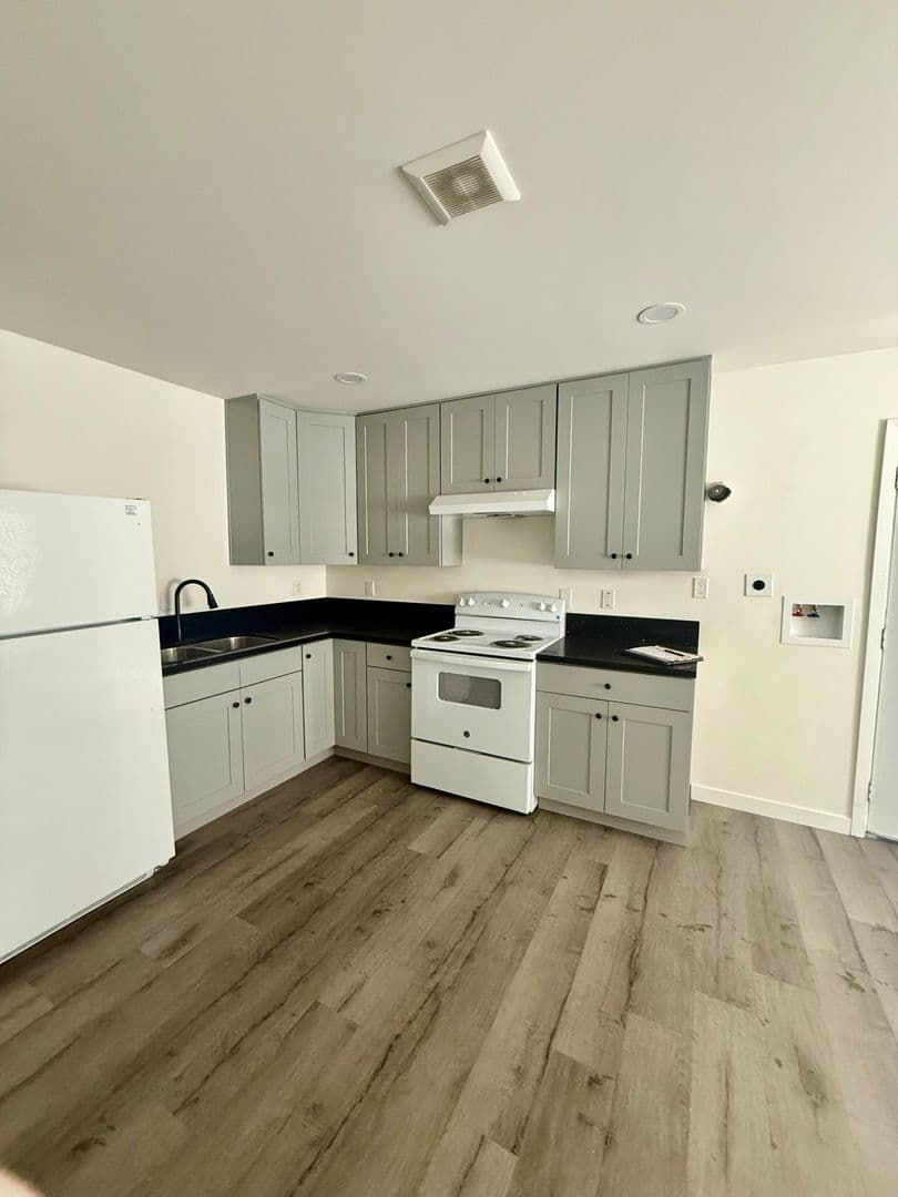 Los Angeles House: 5840 Denver Ave  - 5840