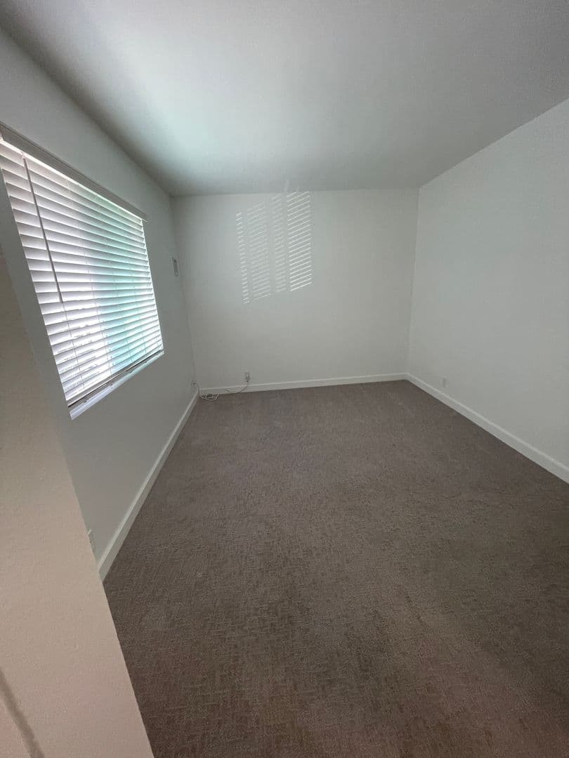 Tustin House: 16884 Donwest