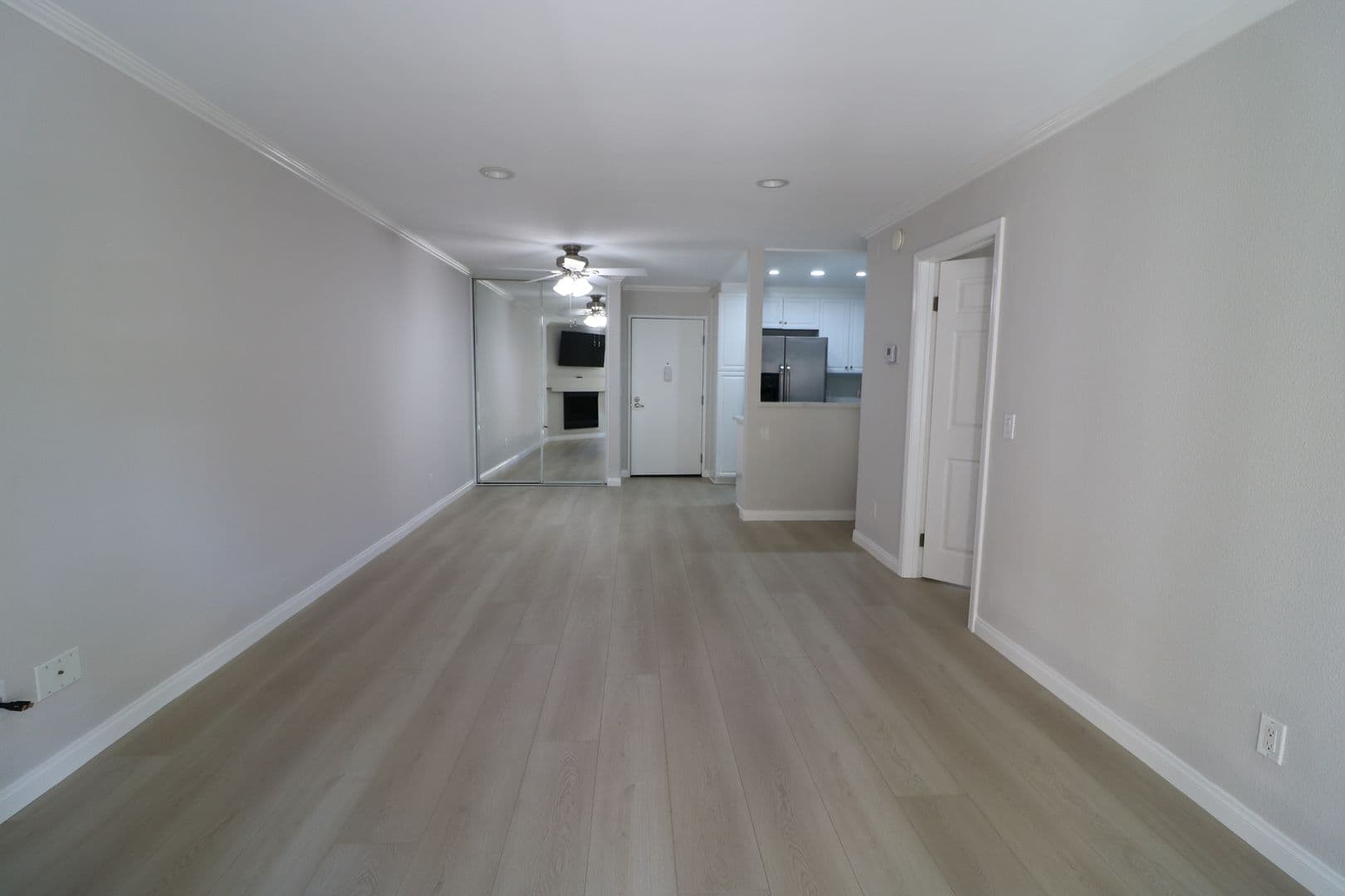 Woodland Hills Condo: 21450 Burbank Blvd. #120