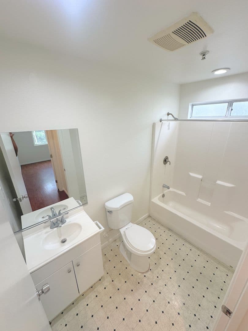 Los Angeles Apartment: 1122 W. 93rd St.