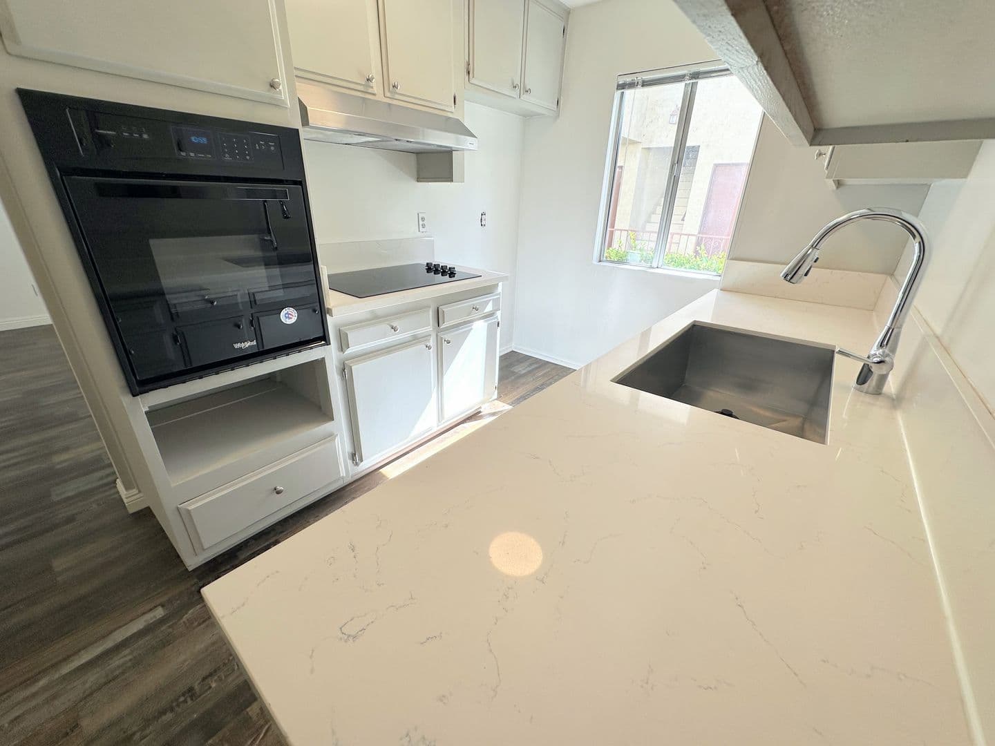 Sherman Oaks Apartment: 5035 Coldwater Canyon Ave.