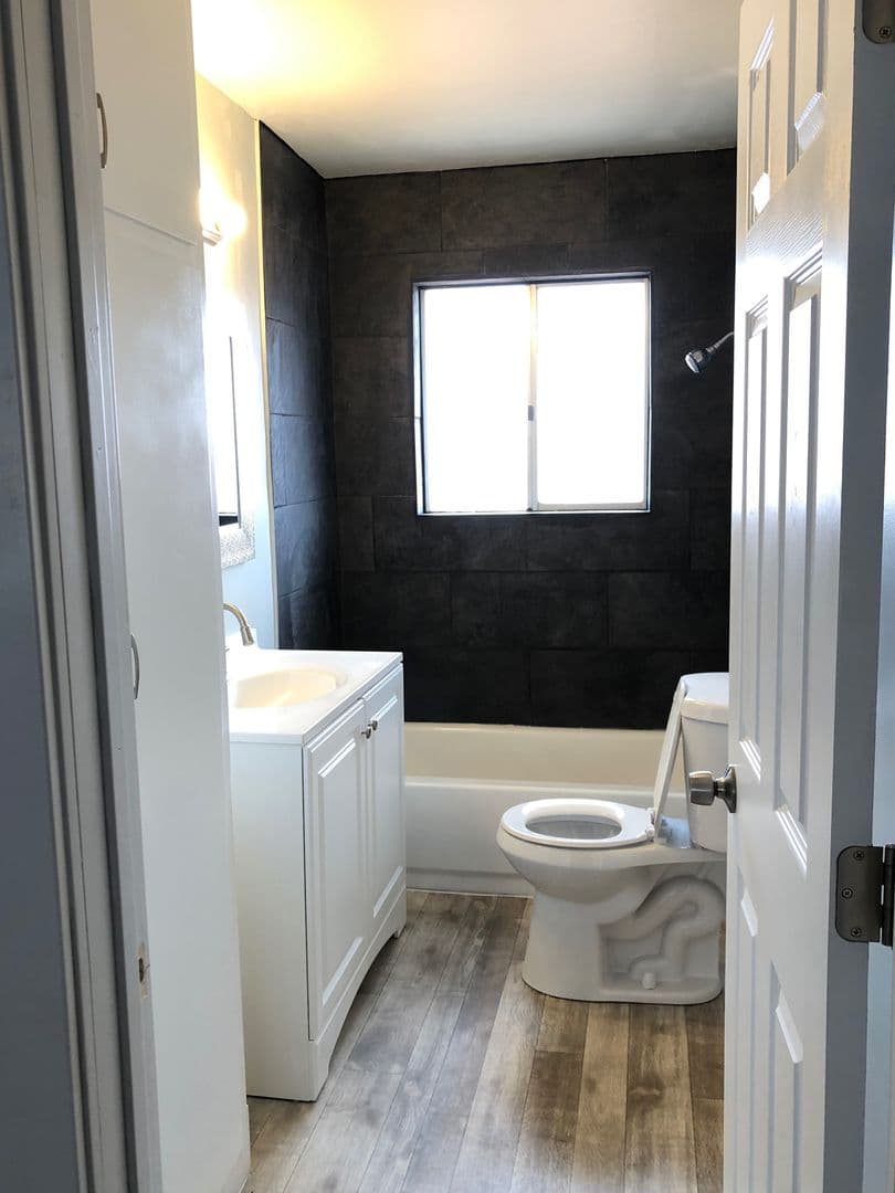 Hemet Apartment: 319 S. Alessandro St.