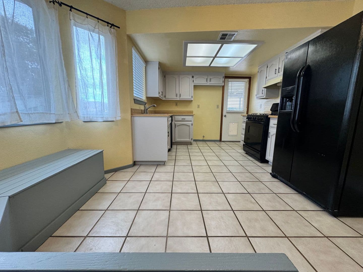 Tehachapi House: 22308 McCarthy Dr.
