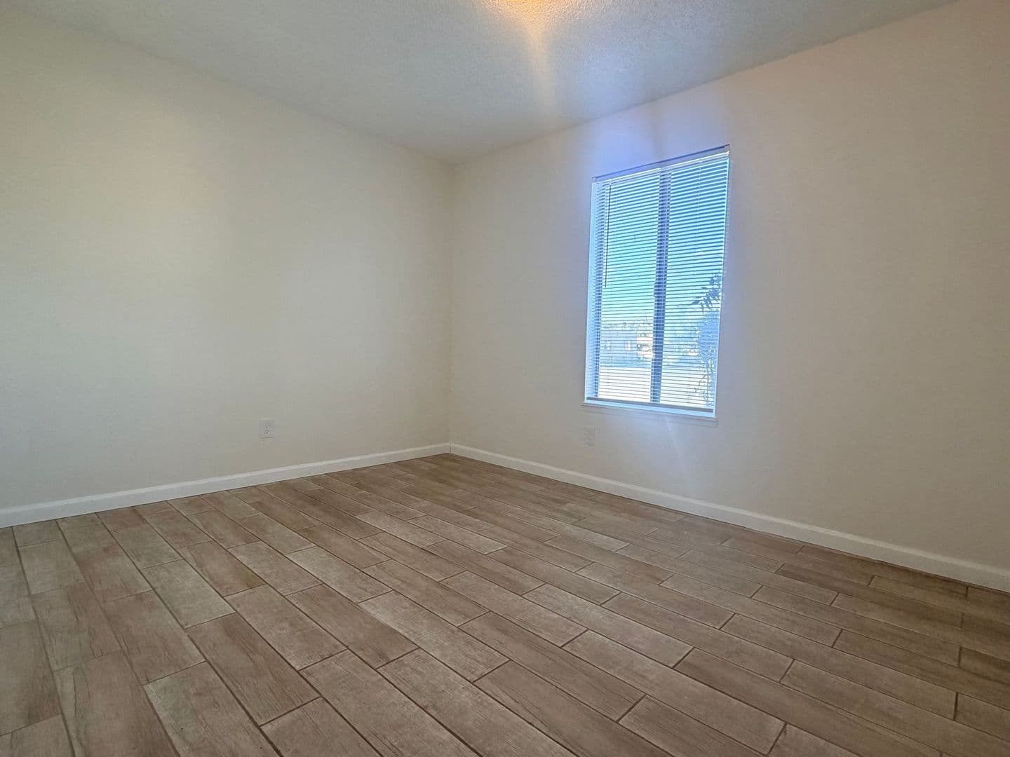Shafter Apartment: 615 Kern St.