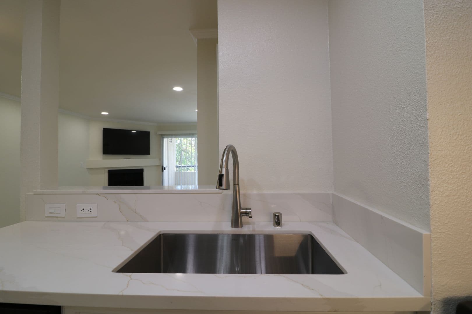 Woodland Hills Condo: 5545 Canoga Ave Unit 106