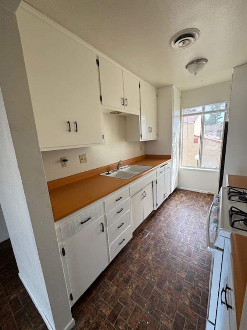 Shafter Apartment: 615 Kern St.