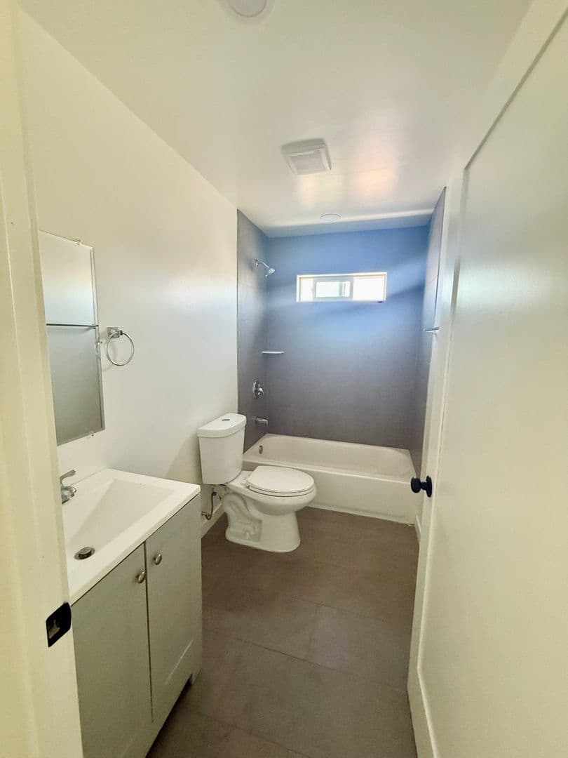 Los Angeles House: 5844 1/2 Denver Ave