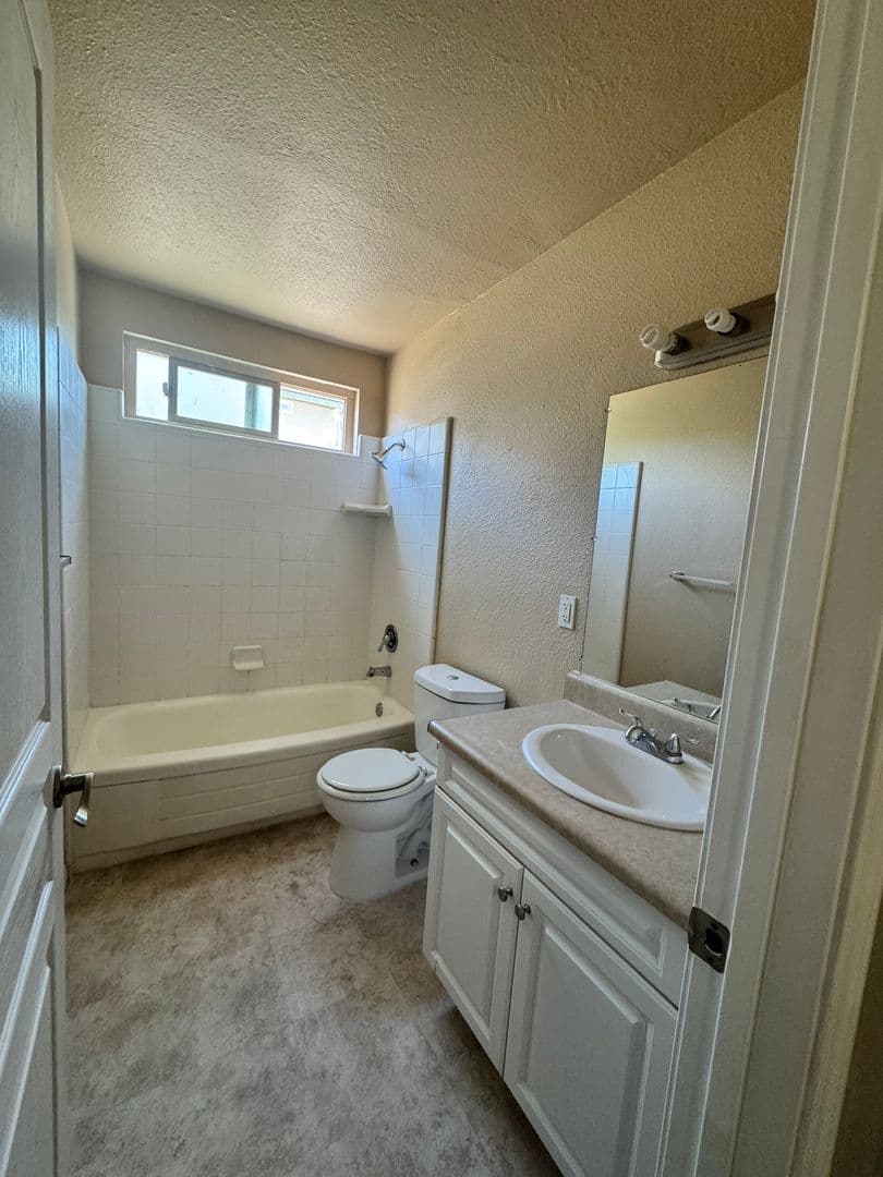 Tehachapi Apartment: 410 - 436 CA-202