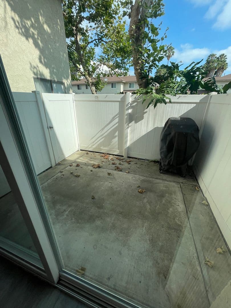 Tustin House: 16884 Donwest