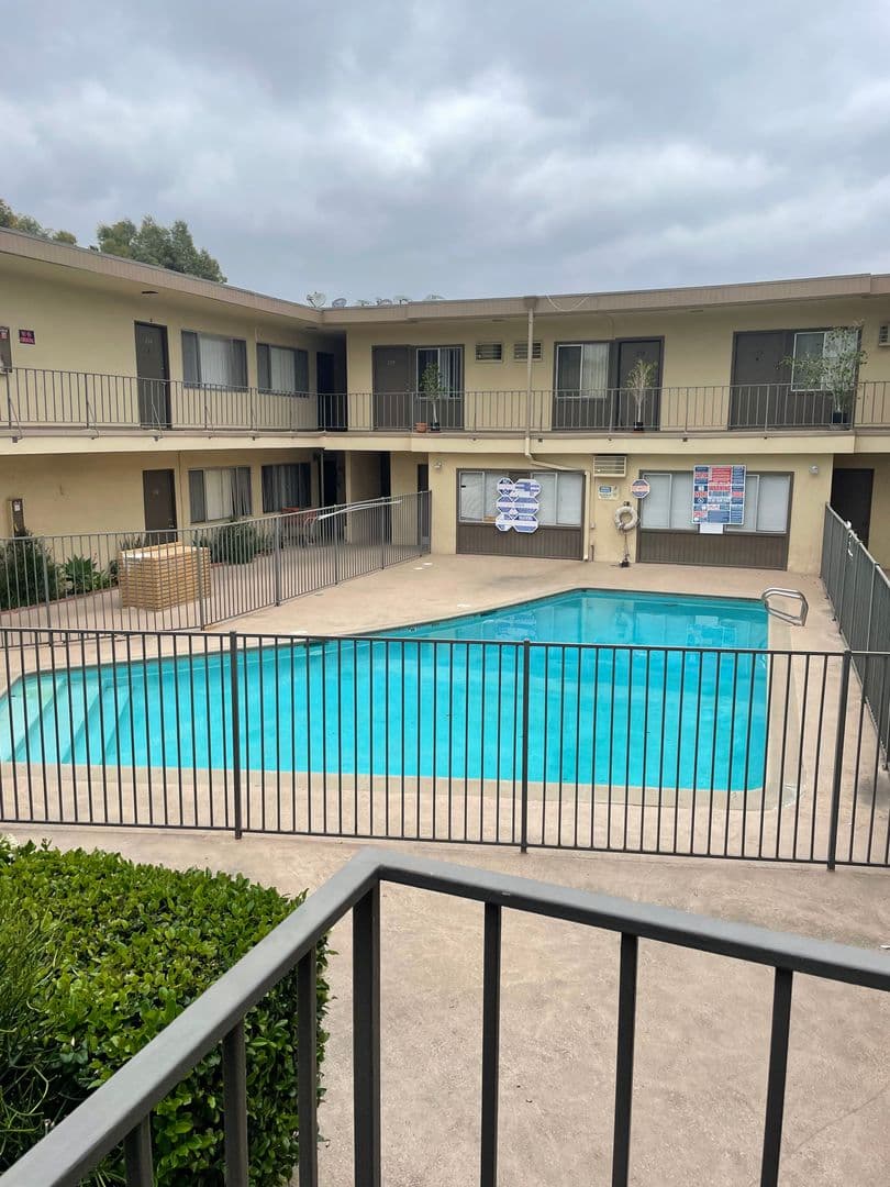 Canoga Park Apartment: 21707 Roscoe Blvd