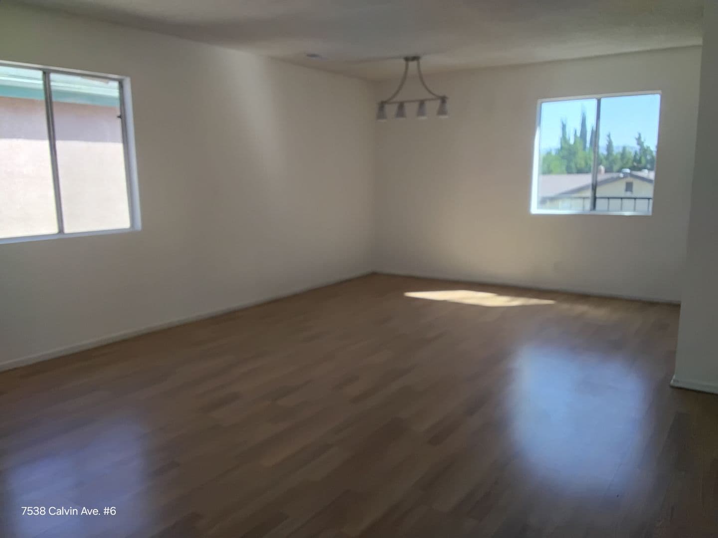 Reseda Apartment: 7538 Calvin Ave