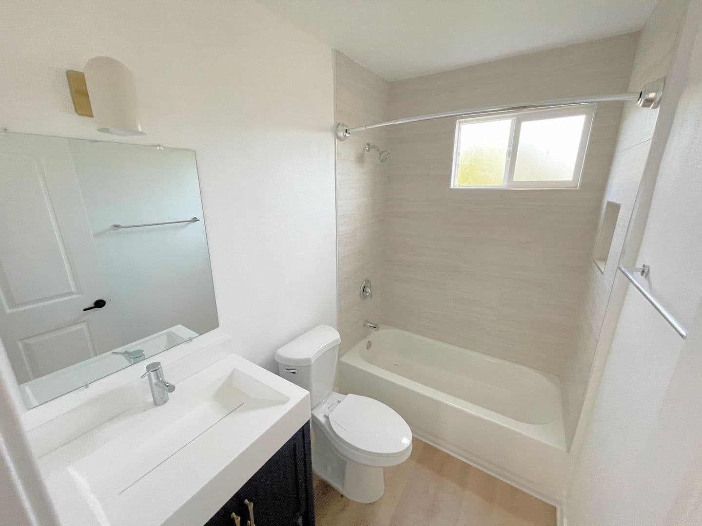 Los Angeles Apartment: 5347 Blackwelder Street